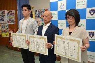 住民8人、民家火災を消し止め 「消さなきゃと必死だった」　激しい炎にバケツリレー