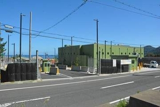 米軍通信所が敷地外にフェンスを「越境設置」　防衛省が市に説明、是正工事へ