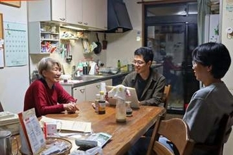 「赤の他人」79才女性と20代男子学生2人、なぜ京都で同居　ほどよい、人間らしいつながりとは