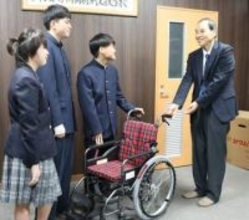 73歳タクシー運転手が自腹で続ける「車いす寄贈」　難病に負けず「給与の半分を投入」し活動を続ける思い