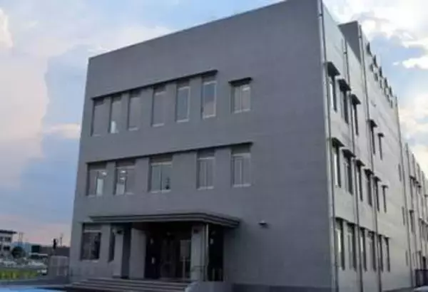 犬のリードに接触し、転倒させ手首骨折　車でひき逃げ容疑の男逮捕　「接触していない」