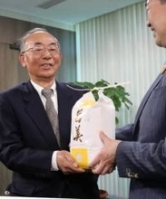 「お米番付」優秀賞の無農薬米430キロ、給食にどうぞ　農家男性が京都の市に寄付
