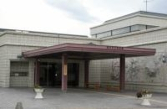 滋賀の市立図書館が停電で臨時休館　絶縁不良で地中で漏電、照明や空調使用できず