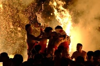 滋賀県守山市で800年以上続く迫力の「火まつり」VRで体感して　市と地域がコンテンツ制作