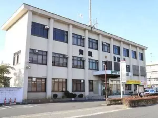 路上に倒れていた36歳男性が車にひかれ死亡　未明の駅前交差点、ひき逃げ事件として捜査