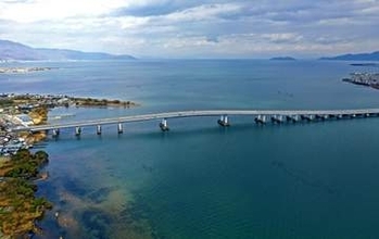 【速報】大津市の琵琶湖沖に女性遺体、釣り人が発見　10～40代、赤色のハーフパンツ