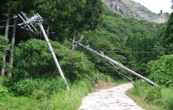 「強風と雨しぶきで吹雪のよう」屋根瓦飛ばされ、一時停電も　滋賀・米原で突風　気象台が調査