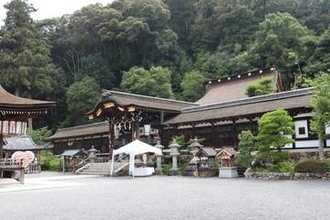京都・松尾大社の「船渡御」に秘められた歴史　橋があるのに神輿が桂川を渡るワケ