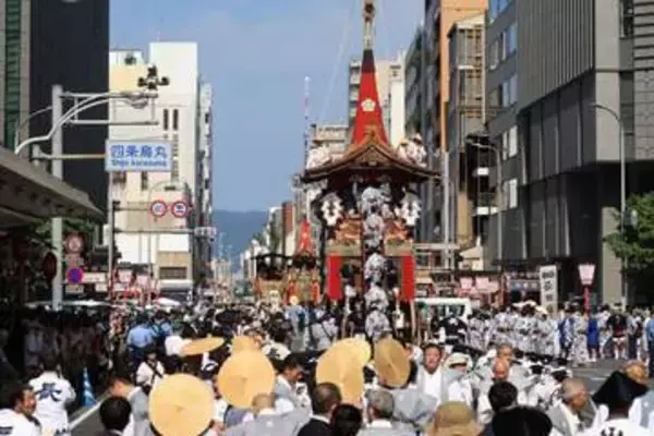【速報】京都・祇園祭、前祭の山鉾巡行始まる　「エンヤラヤー」長刀鉾先頭に