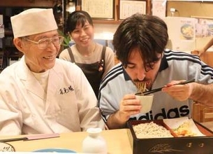 フランス人の22歳男性が京都で涙　12年ぶりに食べた天ざるそば「本当においしい」
