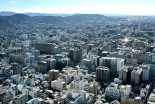 京都市内で今季初の氷点下　強い寒気流れ込み、川の水面が一部凍る