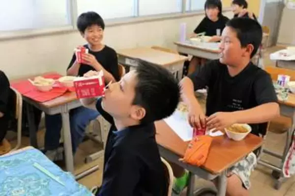 学校給食の牛乳パック「ストロー不要」タイプに　児童たちの雪印メグミルクへの要望きっかけ