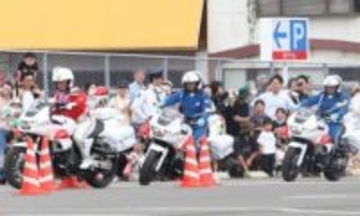 地方プロレス、白バイ走行会　京都・綾部の市街地で一大イベント