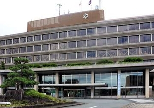 放課後児童クラブで70代支援員が男子児童の頬を平手打ち　「自分をコントロールできず」