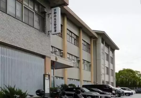 ミニバイクがガードレールなどに衝突、67歳男性死亡　京都市