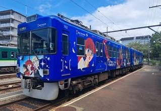 滋賀県舞台のアニメ「さよならララ」をデジタルラリーやラッピング電車でPR　来年1月まで電車運行