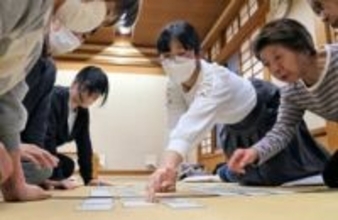 最年長は89歳　京都で百人一首かるた大会「手が出るのが遅くなったけど、楽しい」
