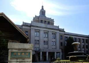 保護者向け情報誌、掲載エピソードがまさかの「創作」...　フィクションの注釈なし、疑問の声に教育長は