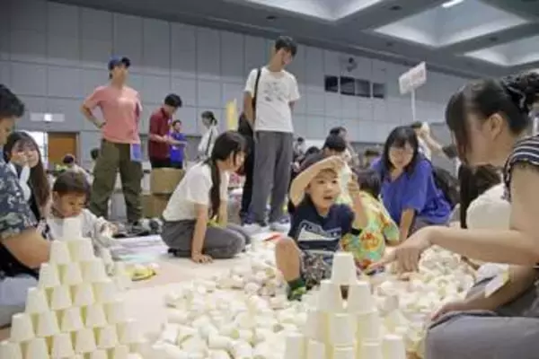 京都市左京区で「子育て応援イベント」　「ハイハイレース」や「巨大プラレール」親子ら楽しむ
