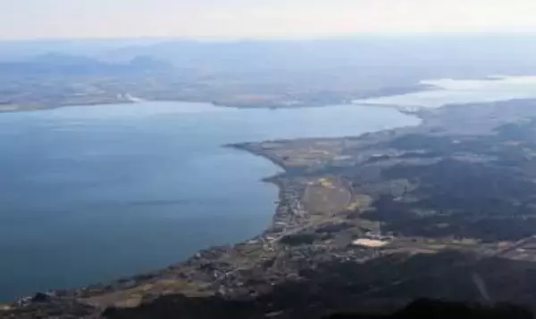 【速報】琵琶湖岸で白骨化した遺体発見　性別や年齢不明、黒色ズボンや運動靴着用