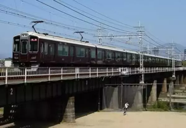 阪急京都線で人身事故、踏切で男性はねられ死亡　2万4千人に影響