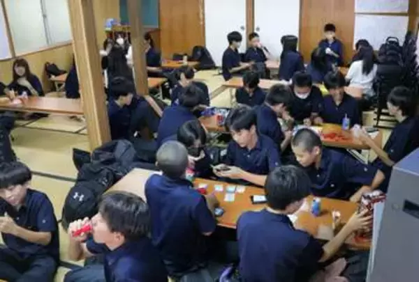 大津市の10年目「放課後カフェ」が盛況　中学校近くの自治会館を開放