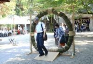 「人と人がつながり、支え合う」奈良時代から続く神社　宮司は音楽好きの元教諭　バレエ、韓国舞踊、ひょっとこ踊りまで