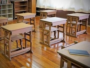 小学校の教室で児童が防犯スプレーを誤射　6年生の男女7人搬送