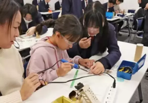小中学生に工業高生が手ほどき、LED万華鏡製作　京都府綾部市、東京芸術大も共催