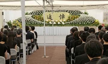 「月日がたつほどしんどい」涙ながらに　京アニ事件から7年、追悼式で遺族と社員が哀悼