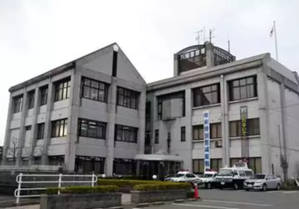 あおり運転の末にオートバイ転倒させた疑い　軽乗用車運転の52歳女と同乗の夫逮捕