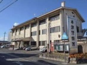 【速報】京都の寺でトラック横転、70代男性死亡　積み荷の石を下ろす作業中