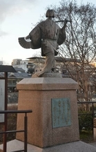 京都・四条大橋に銅像「京都を沸かせた女性」とは　400年の時を超え、現代の人々を慰める舞台の魅力