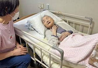 【速報】「最後の明治生まれ」京都の114歳・岸本ふよさん　「国内最高齢」問われ、まなざし強く