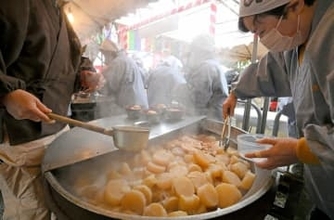 京都に冬を告げる「大根だき」始まる　味が染みて熱々、8日も実施