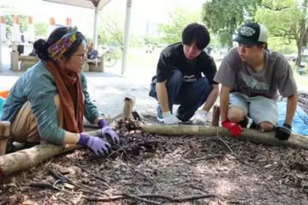 かつて砂漠のようだった公園に緑戻る　市民が手作業で作る「しがら」とは