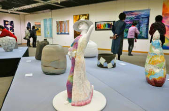 自由で遊び心あふれ　京都市中京区で光風工芸展　陶芸や染織約50点　京都文化博物館