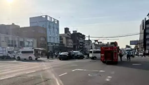 京都市中心部の4台多重事故、信号無視の車運転の会社役員からアルコール検出　3人負傷