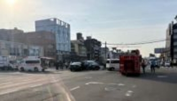 京都市中心部の4台多重事故、信号無視の車運転の会社役員からアルコール検出　3人負傷