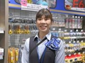 京都鉄道博物館のミュージアムショップは京都らしい文化財の中　10万円の「爆買い」も