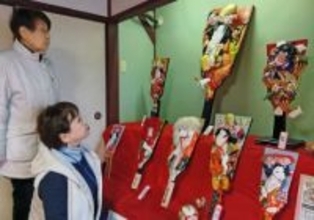 京都府福知山市で「歌舞伎」描いた羽子板展示「子どもの健やかな成長を願って」