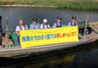 京都の川で深刻な「ごみの不法投棄」　横断幕で「ポイ捨て許しまへんで‼」