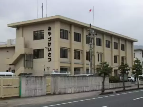 京都府北部の湾岸で、消波ブロックの間に男性遺体発見　目立った外傷なし