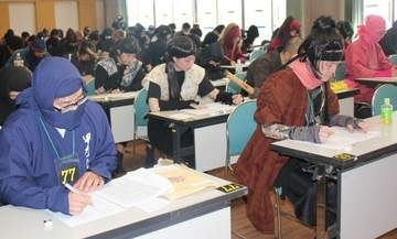 「忍者に憧れて」滋賀県甲賀市で「甲賀流忍者検定」9〜76歳が全国から集結　忍者姿で娘3人と挑戦する男性も