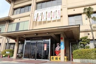 【速報】免許更新せず運転、前の車に衝突し運転手に重傷負わせる　容疑の76歳男を逮捕　