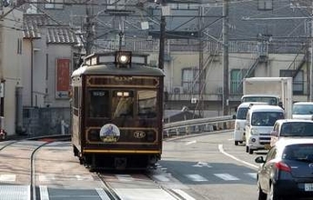【速報】嵐電嵐山本線が運転見合わせ　車両と自動車が接触　京都