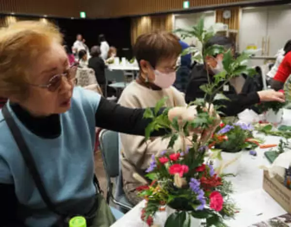 緑化活動に取り組む「みどりのサポーター」魔よけのヒイラギで節分飾りづくり　京都・長岡京