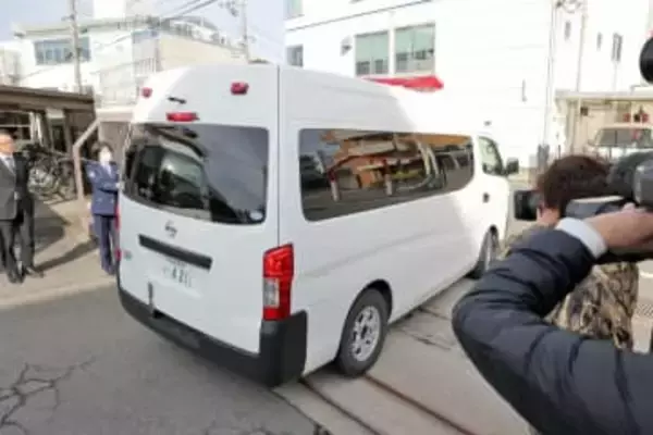 スマホを持ち出し、被害者宅に戻したか　京都・山科の強盗殺人事件　容疑者を送検