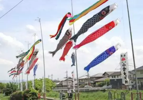地元の子どもや高校生ら制作のこいのぼり、青空になびく「大人も子どもも一緒に楽しんで」