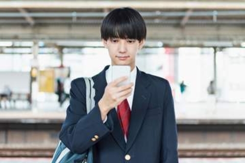 高校生の過半数が「SNSにストレス」を感じると回答　最も疲れを感じるSNSはなに？